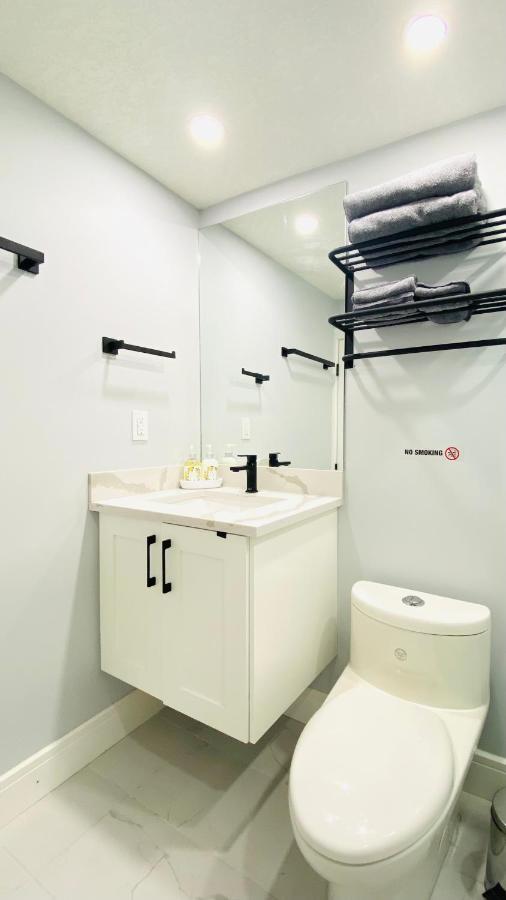 Cozy Basement Suite-溫馨小屋 Designated Parking YYC Kültér fotó