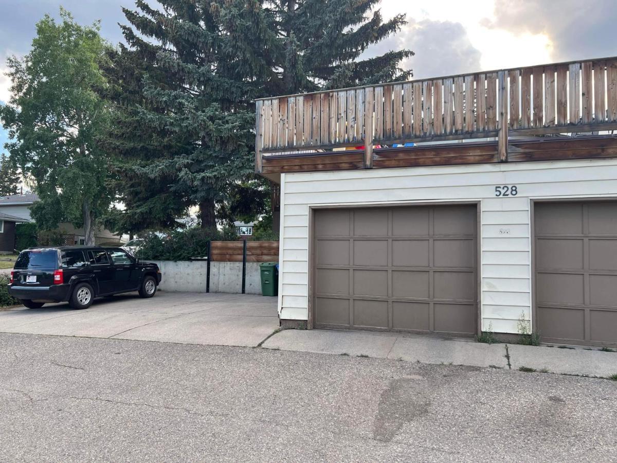 Cozy Basement Suite-溫馨小屋 Designated Parking YYC Kültér fotó
